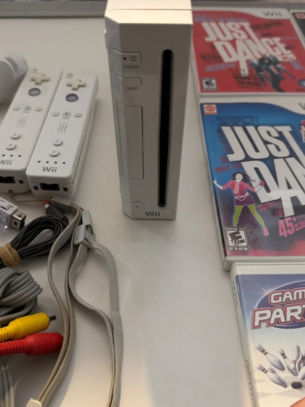 Nintendo Wii Just Dance Bundle With Wii Play + 2 controllers